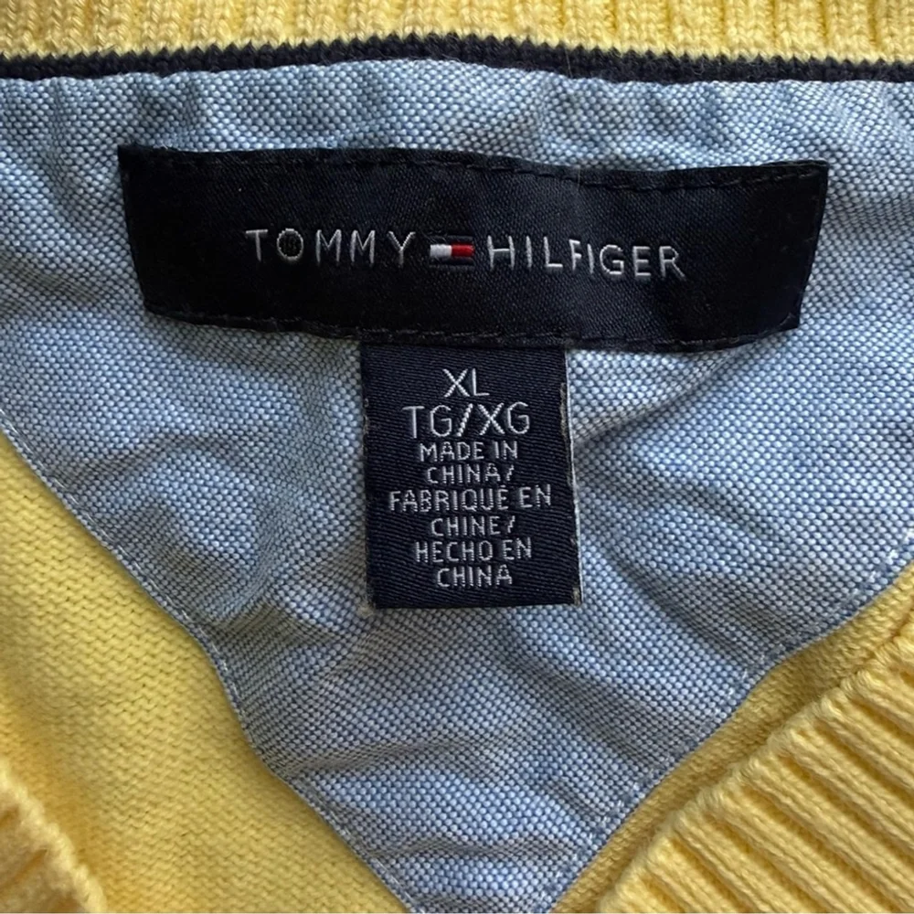 Tommy Hilfiger Men's V-Neck Sweater in Bright Yellow Size XL Classic Preppy